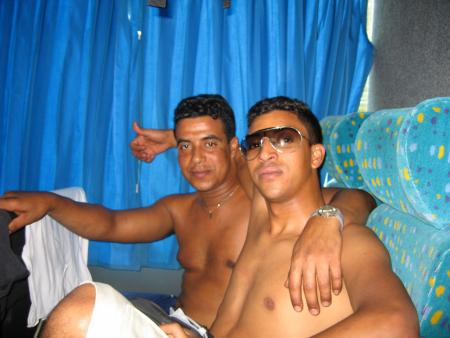 YOUNES TALYANI ET HICHAM K7AYLA  DANS L'AUTO-CAR EN RETOURE DE L'ITALIE